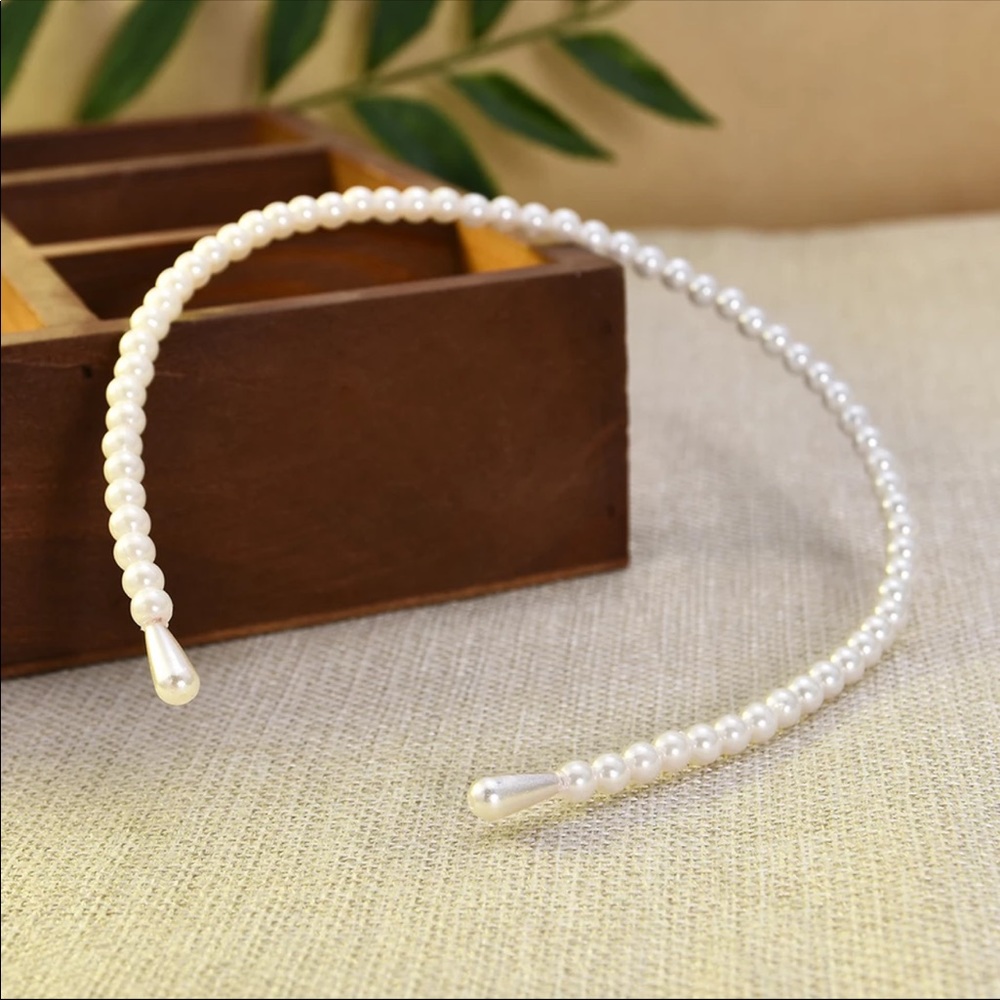 COPY - Delicate Pearl Headband - Picture 1 of 3